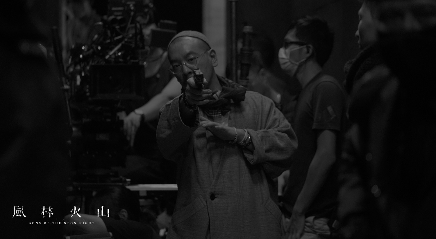 麥浚龍?zhí)幨抡J(rèn)真，不時(shí)親自示范動作.jpg